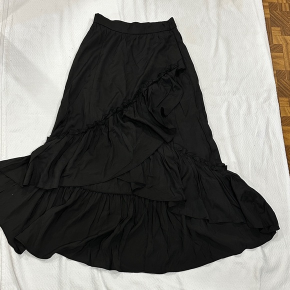 Chic Black Asymmetrical Ruffle Skirt - Picture 2 of 5